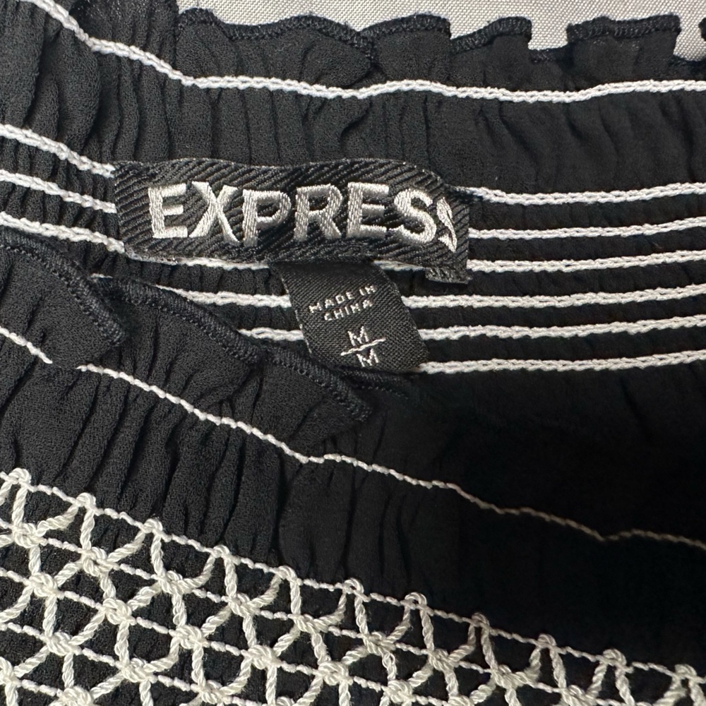 Express Short Sleeved Light-Weight Blouse in Black with White Detailing Medium - Picture 6 of 8